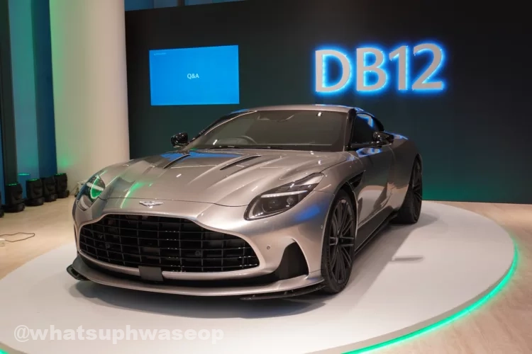 Aston Martin DB12